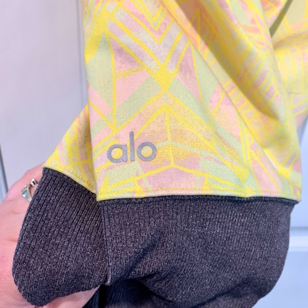 ALO YOGA Goddess Ruched Full Leggings Length Yellow Geometric Print Womens Sz XS - Picture 3 of 13